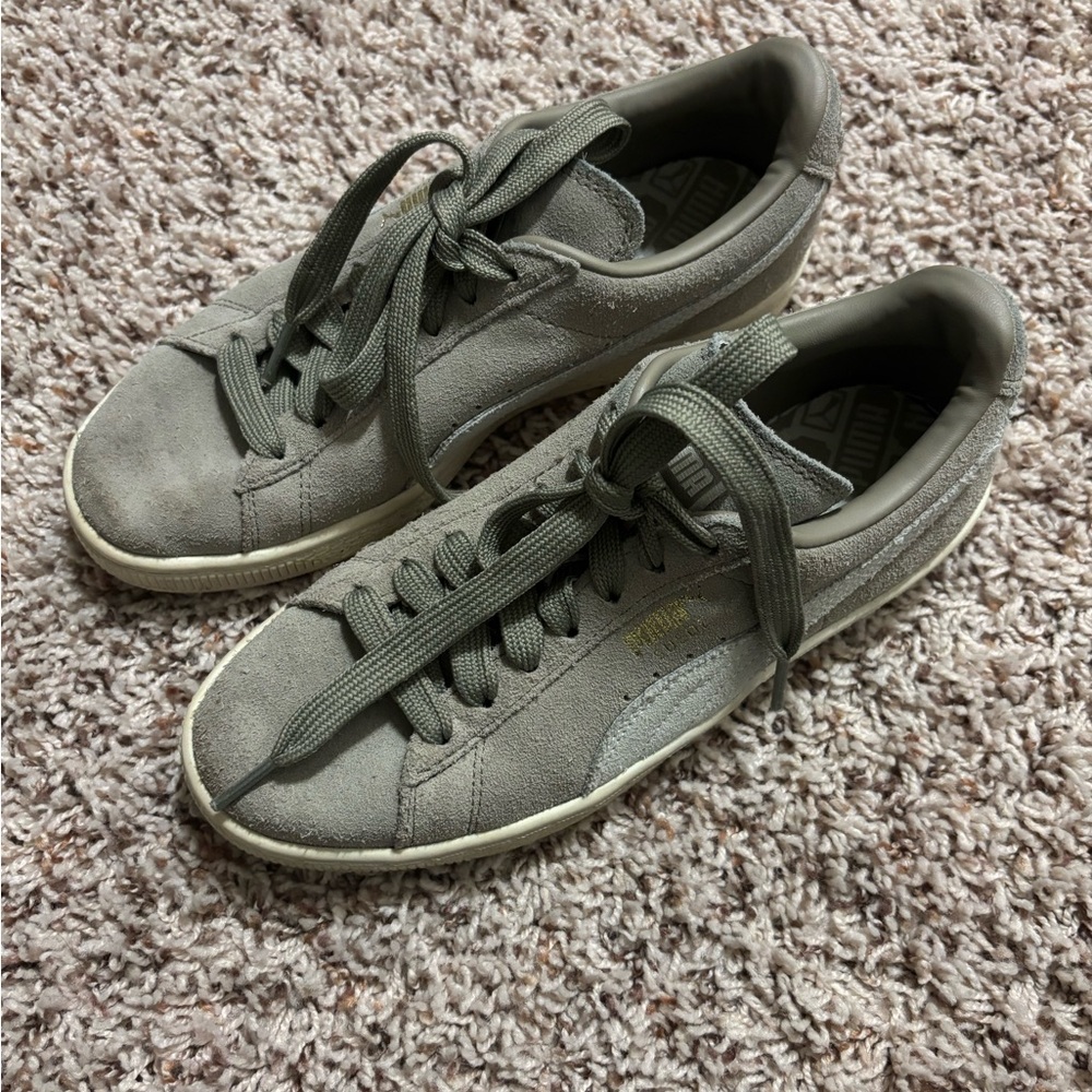 🔥 $8 Sale Puma Grey Suede Sneakers Size 6.5